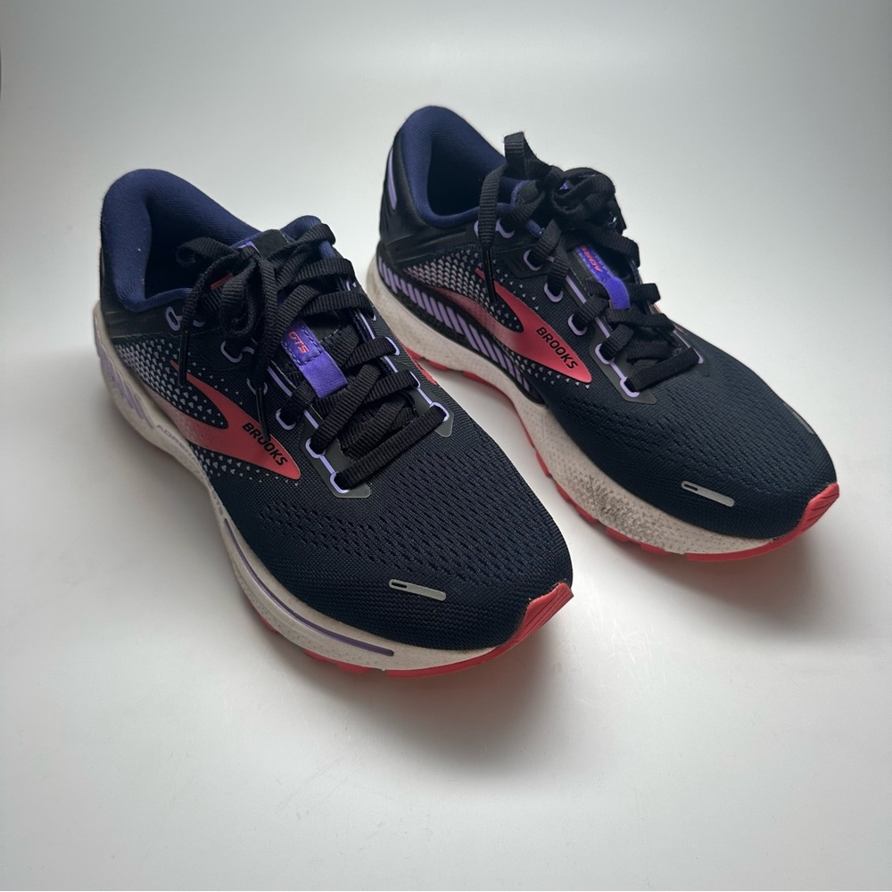 Brooks Adrenaline GTS 22 Women’s Size 7 Running Shoes Blue Purple Sneaker